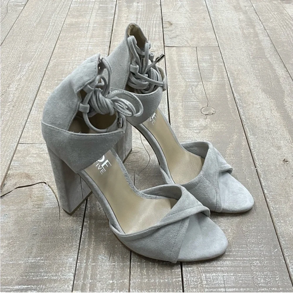 NIB The Mode Collective Light Grey Suede Heels